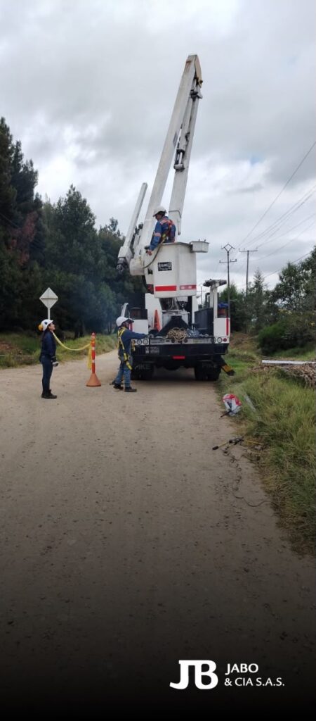 Maintenance of overhead medium voltage networks to the Tibaitatá Research Center of AGROSAVIA