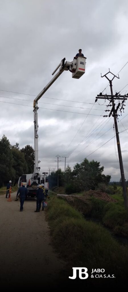 Maintenance of overhead medium voltage networks to the Tibaitatá Research Center of AGROSAVIA